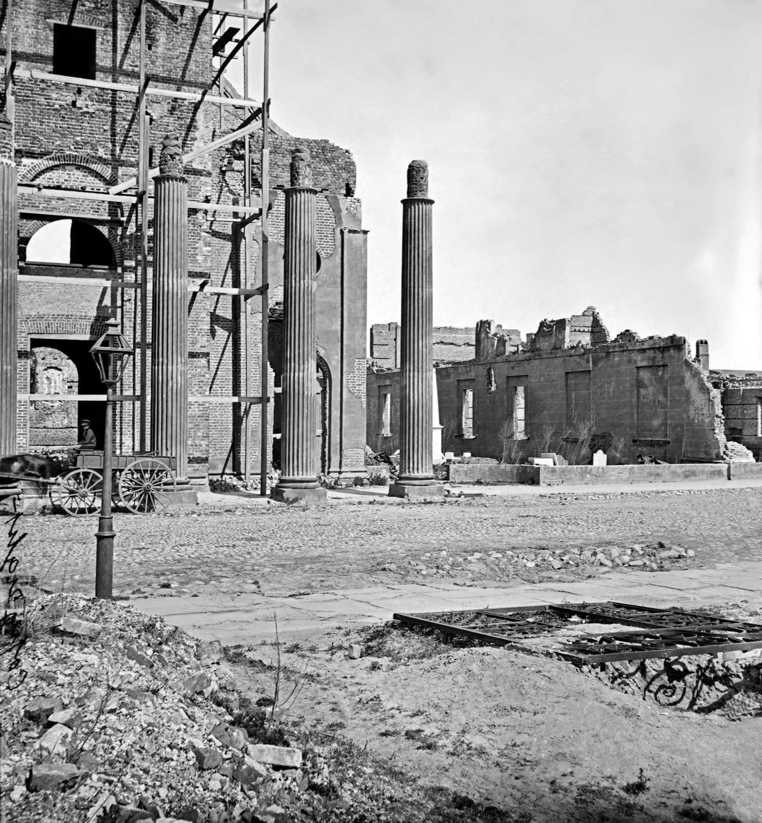 Ruins of Secession Hall, original black and white